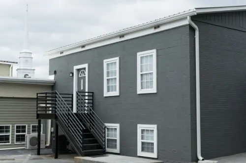 Modern Themed 3 Bedroom Apartment with-in Walking Distance of Downtown JC