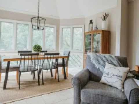 Lagoon view villa with office, easy walk to beach! Hotels in Kiawah Island