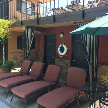 POOLSIDE SUITE Fresno/Clovis