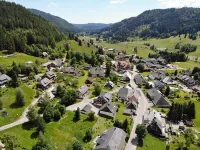 Modern Black Forest loft with mountain views - ski lift, bathing lake & thermal spa