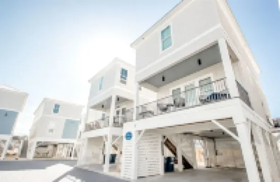 Driftwood Haus - Steps to Beach - 7 Separate Beds - Pet Friendly - Pool - Grill