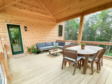 Cabin Retreat at Stillhouse Farm NEW Отели рядом с достопримечательностью «Парк Вирджиния Сафари»