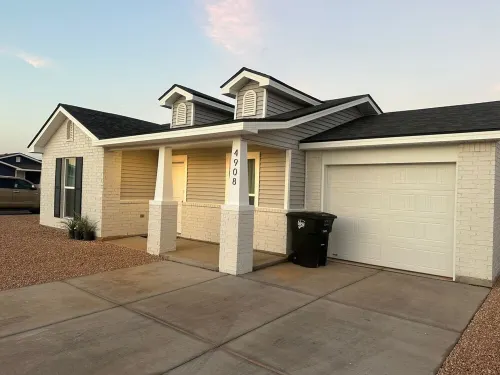 New Luxury Styled Cottage Home with TV in each room. Hotels in Odessa