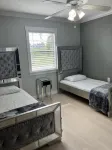 🌴Country Log Cabin - 125 per night; 2 Bedrooms,  JACUZZI bath Near BEACH!
