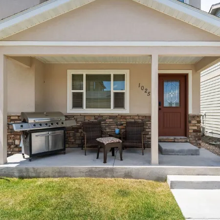 Top Notch Townhouse with Arcade