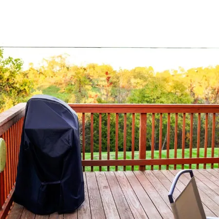 Cozy escape minutes from The Ark!