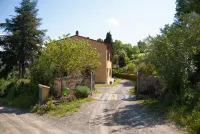 Isolated and peaceful farm located on the slopes of an enchanting valley