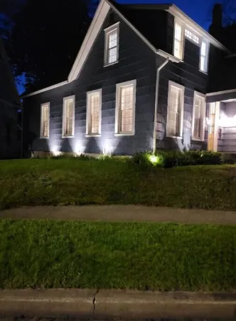 Scott Street Historic Haven - 6 min drive to Notre Dame Отели рядом с достопримечательностью «Ice Box Skating Rink»