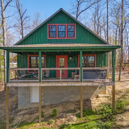 Ridge Top Cabin Retreat w/ Hot Tub & Game Room