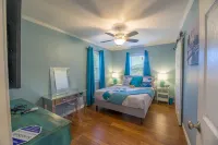 Perfect fisherman’s getaway. Picturesque cottage on deep water cove.