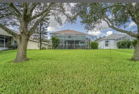 Family Oasis Heated Pool + Pond View 4BR 2.5BA Отели в г. Брандон