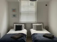 Beachside Mews - Brand Newly Refurbished Apartment By The Beach