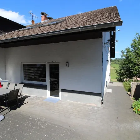 EifelNatur 8, large family apartment with terrace and barbecue, pets welcome Отели в г. Иммерат