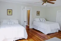 Historic Farm House on 400 Acre Cattle Farm near Clemson, SC - Boutique