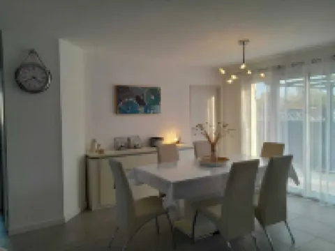 Petite Villa Neuve Toute Équipée Proche du Centre Ville de Longeville sur Mer Hotels in Longeville-Sur-Mer