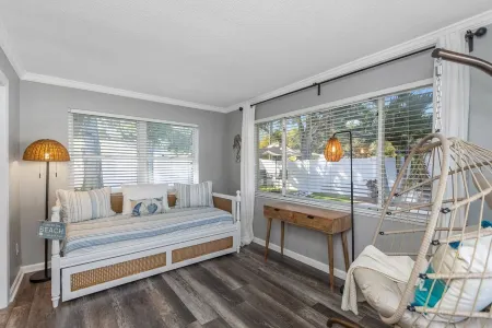 NEW! Heated Pool w/ Tanning Shelf, 4 Min To Beach! Pet-Friendly!