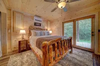 Cabin with 3 Bedrooms, Game Room, Sunrise & Mountain Views!