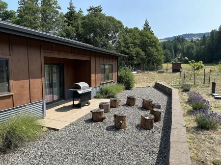 3 bed / 2 bath Home in Columbia Gorge Paradise!