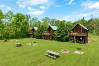 The Hook cabin--hot tub, mountain views & more!