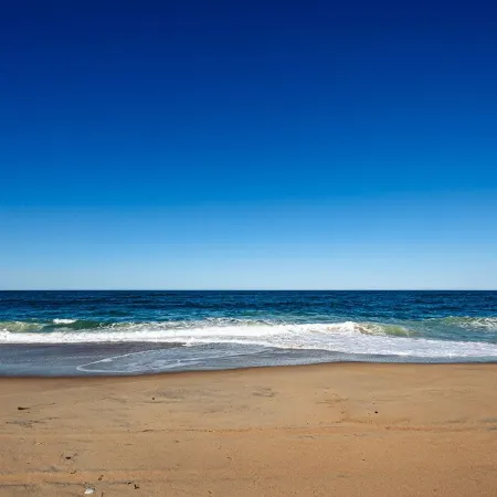 Ocean Views with a 1 minute walk to beach access! Linens & Bath Towels included!