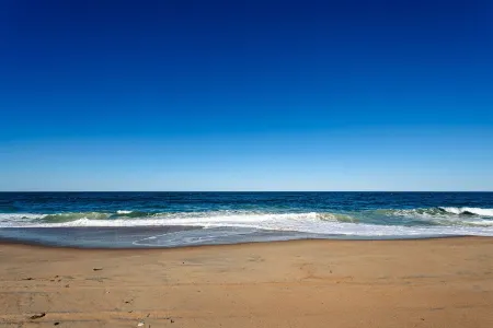 Ocean Views with a 1 minute walk to beach access! Linens & Bath Towels included!