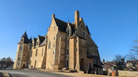 Logis des Fées, spa, swimming pool, air conditioning & garden Отели в г. Боже ан Анжу