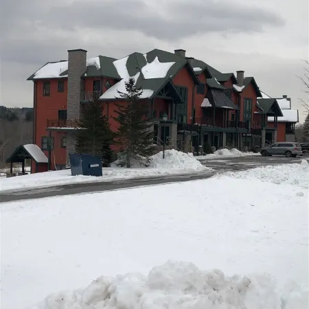 Hunter Mountain 2 Bedroom Condo - Steps to Ski Slopes!!