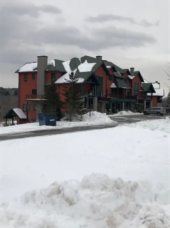 Hunter Mountain 2 Bedroom Condo - Steps to Slopes & Zip Line!! Отели рядом с достопримечательностью «Hunter Mountain NY Snow Tubing»