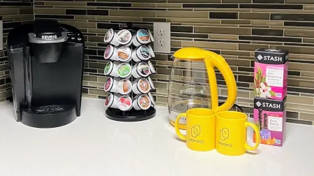 Cozy and Quiet/pool/gym/free parking/10 min to LAX