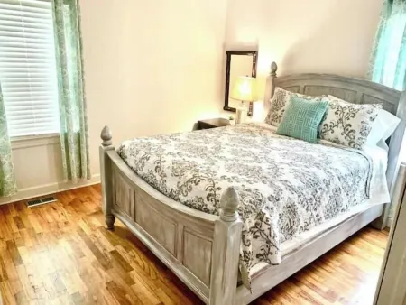 Bison Hall 4, No Cleaning Fee, Near Court Square