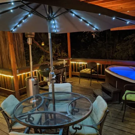 Exquisite 3-bedroom mountain home, steps to Lake Arrowhead Village and lakefront
