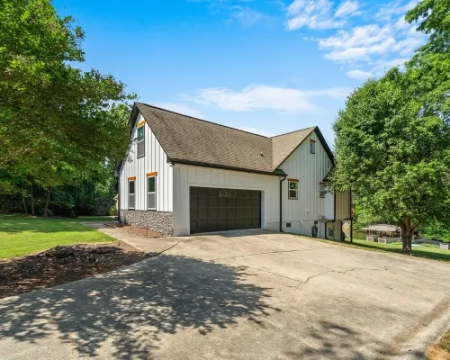 Luxury on the Lake - Waterfront, Private Dock, Kayaks, Paddle Boards, Fire Pit Hotels in Westport