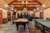 NewLuxuryCabin EVCharger Sauna/HeatedIndoorPool Arcade Games Gazebo Sleeps24 EV4