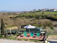 Cozy renovated rustic house nestled in the Tuscan countryside
