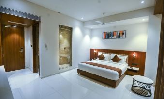 Kings Kraft Tremezzo Inn, Somnath