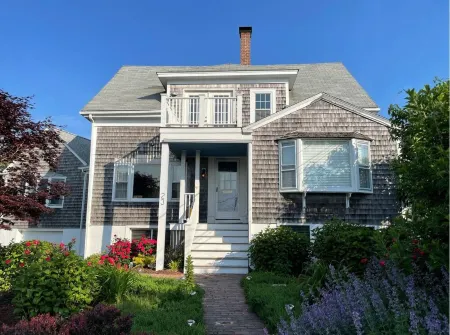 West End Nest - Bayview - Deck - Parking