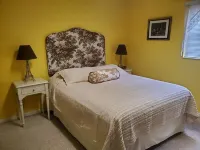 Heated salt water pool, close to beaches, includes free pass to Honeymoon beach