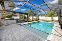 Florida nest - summer house with heated swimming pool. Pet friendly. - Private Pool