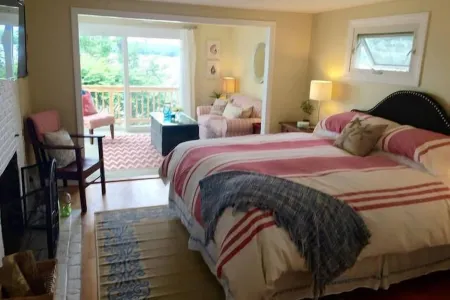 ⭐️FABULOUS-WATERFRONT⭐️3bdrm 2bth. Kayaks & Firepit⭐️