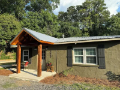 Hideaway House! Cute Cute! - Pet Friendly!