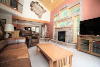 Large Home1blk to Hot Springs Pool, wraparound deck, Cinema Room, parking for 7