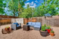 5 Bedroom House with Crib - Walk to Downtown Littleton! - Wifi
