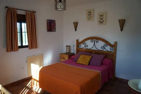 Rural house el recess, has a large area, with games for the little ones Отели рядом с достопримечательностью «Ruta del Amor (Setenil de las Bodegas)»