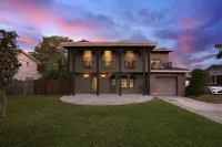 Secluded Tampa Retreat, Private Pool + Backyard