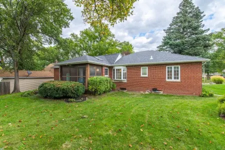 Mid Century ranch central to everything! Отели рядом с достопримечательностью «SkyBridge»