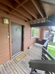 Beautiful 2 bedroom condo & king conversion bed-living room Sundance pool Hotels in 