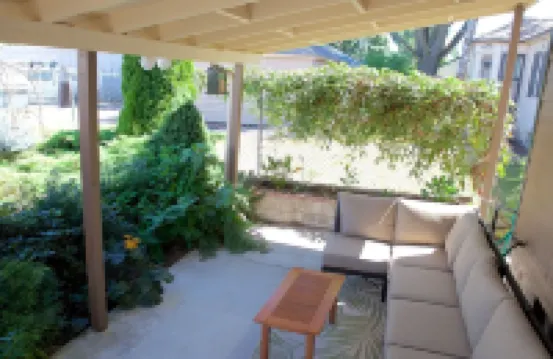 Jefferson Garden Cottage Central Salem. We'd Love to Host Your Family & Friends.