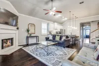 Panther City Paradise ~ Resort Pool & Spa! Close to Everything FW Offers!