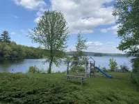 Cozy Long Pond Cottage: private mooring & shared dock فنادق في Rome