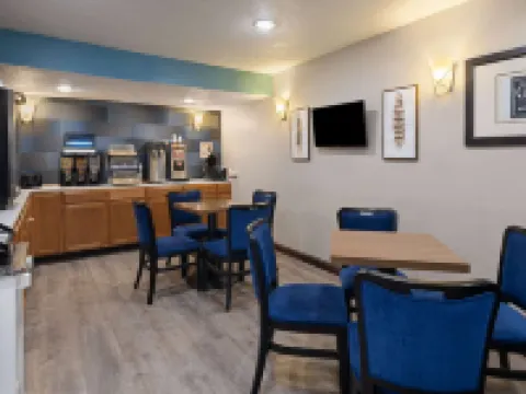 Days Inn & Suites by Wyndham Kokomo Hotels in Kokomo